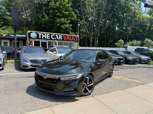 Used 2018 Honda Accord Sport image 2