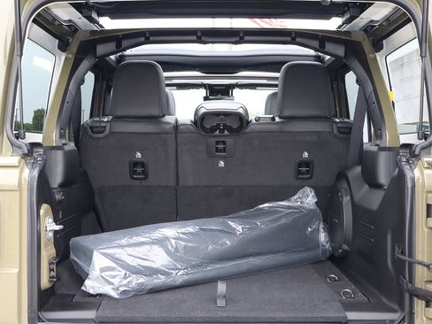 New 2025 Jeep Wrangler Unlimited Rubicon w/ Technology Group image 23