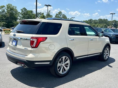 Used 2018 Ford Explorer Limited w/ Ford Safe & Smart Package FWD image 7