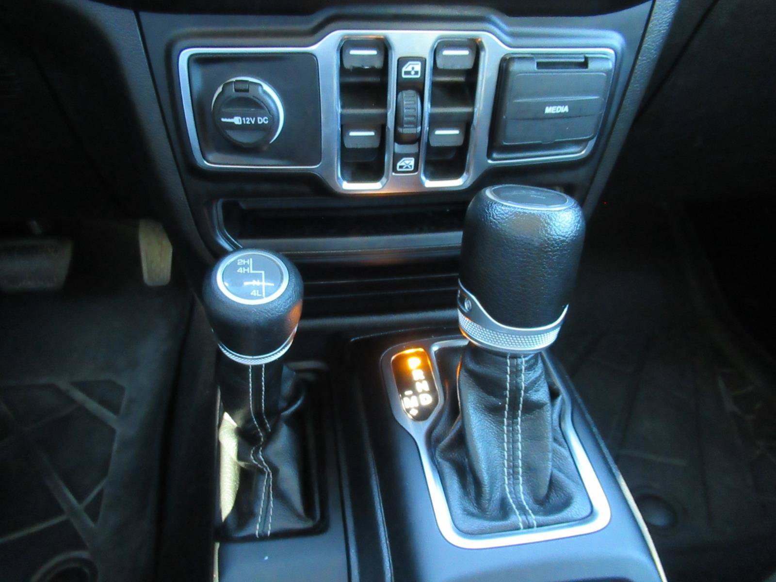 Used 2023 Jeep Gladiator Overland AWD/4WD image 26