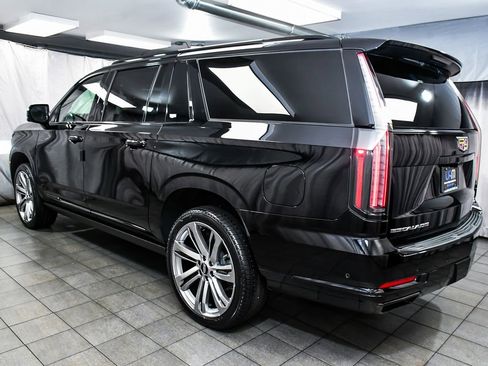 Used 2026 Cadillac Escalade ESV Platinum Sport AWD/4WD image 4