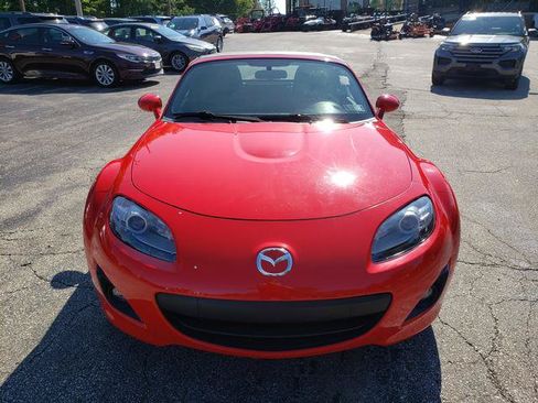 Used 2011 MAZDA MX-5 Miata Sport w/ Convenience Pkg RWD image 2
