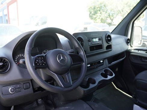 Used 2023 Mercedes-Benz Sprinter 1500 image 2