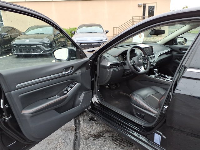 Used 2024 Nissan Altima 2.5 SR FWD image 18