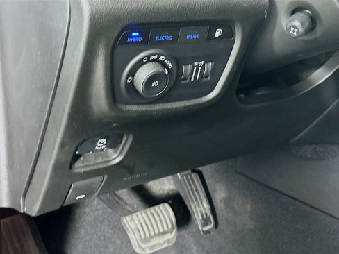 Used 2022 Jeep Grand Cherokee Limited 4xe w/ Luxury Tech Group II image 17