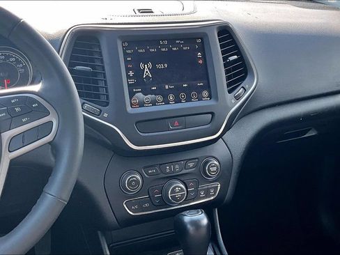 Used 2022 Jeep Cherokee Latitude Lux w/ Sun & Sound Group AWD/4WD image 6