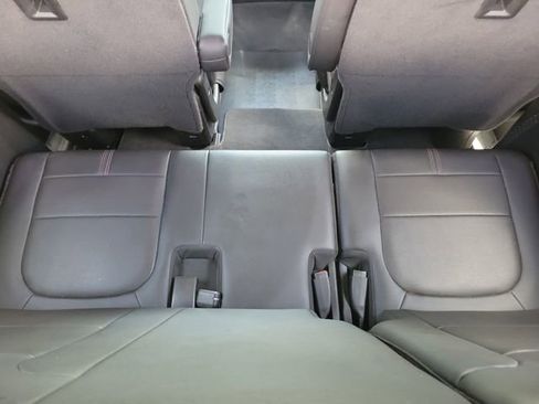 Used 2023 Chevrolet Traverse RS FWD image 11