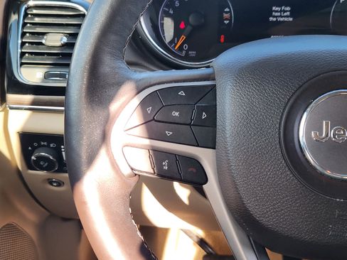 Used 2020 Jeep Grand Cherokee Overland AWD/4WD image 28