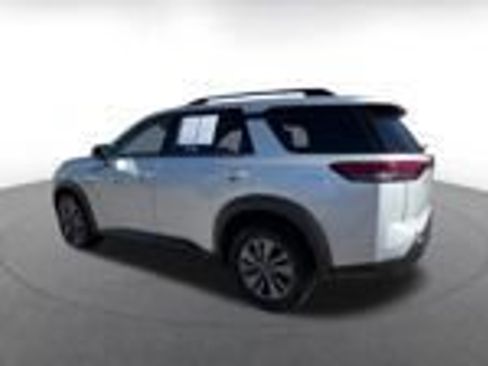 Used 2025 Nissan Pathfinder SV FWD image 20