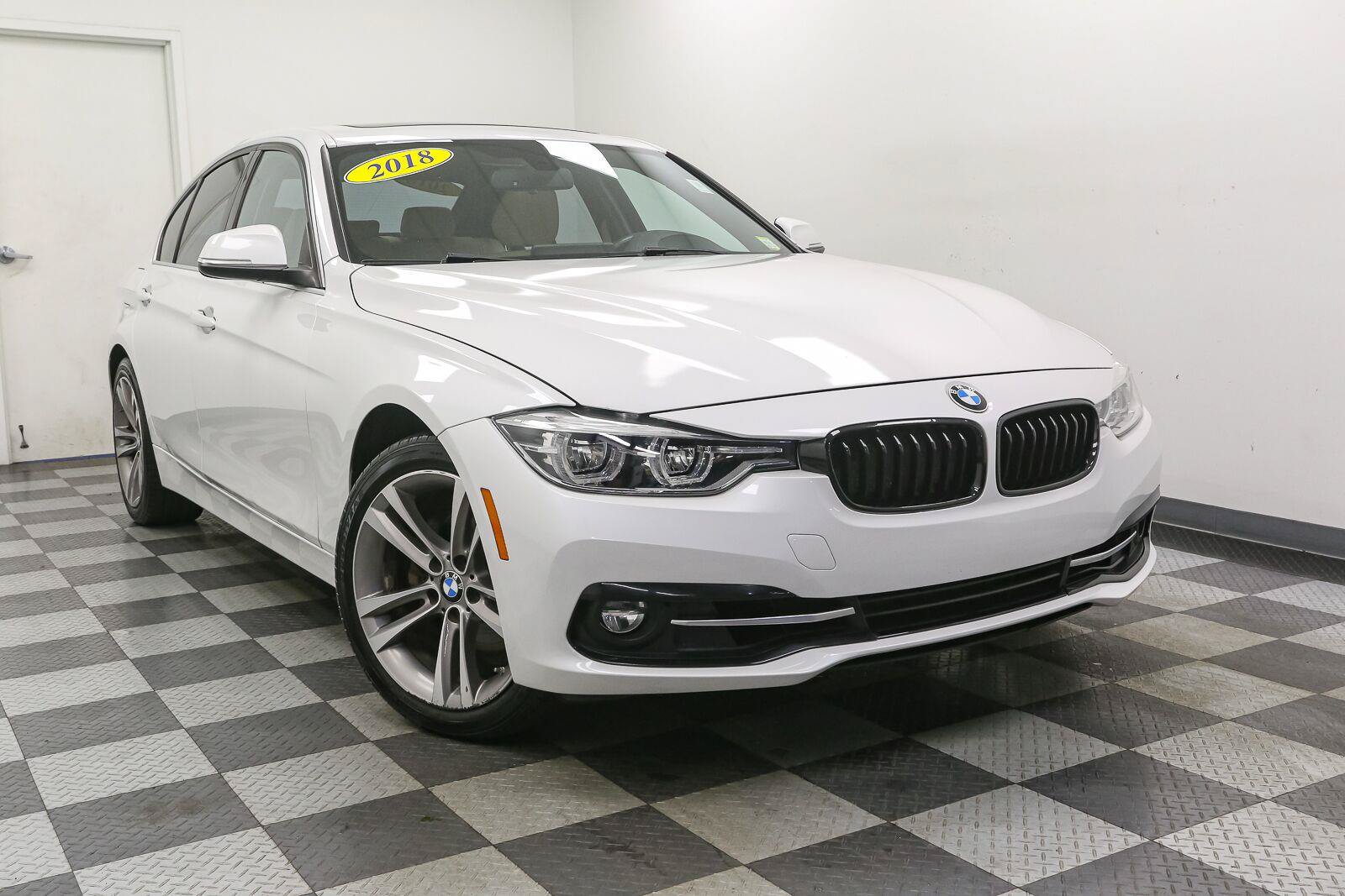 Used 2018 BMW 330i xDrive Sedan AWD/4WD image 2