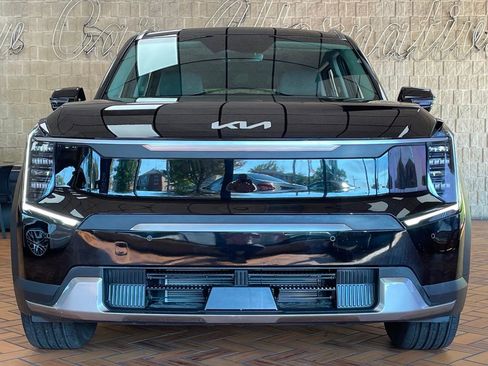 Used 2024 Kia EV9 Wind image 3