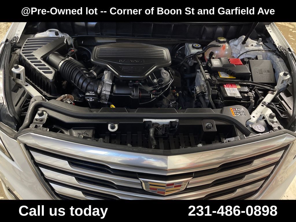 Used 2017 Cadillac XT5 Luxury w/ Driver Awareness Package AWD/4WD image 10