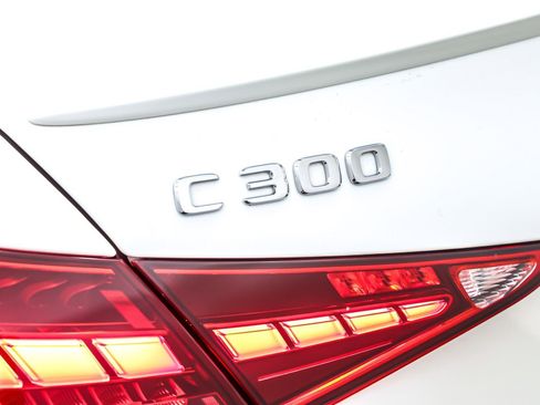 Used 2023 Mercedes-Benz C 300 Sedan image 10