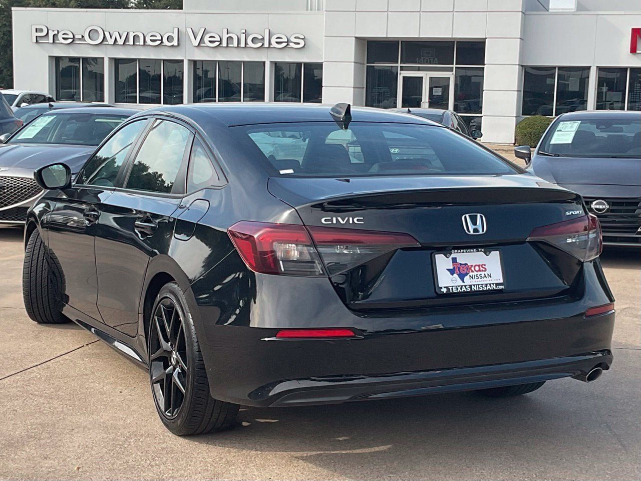 Used 2025 Honda Civic Sport image 6