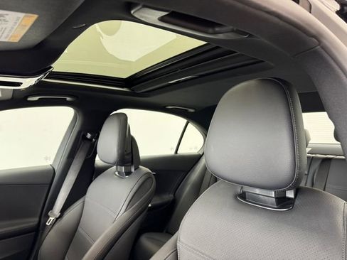 New 2025 Mercedes-Benz C 300 Sedan image 5