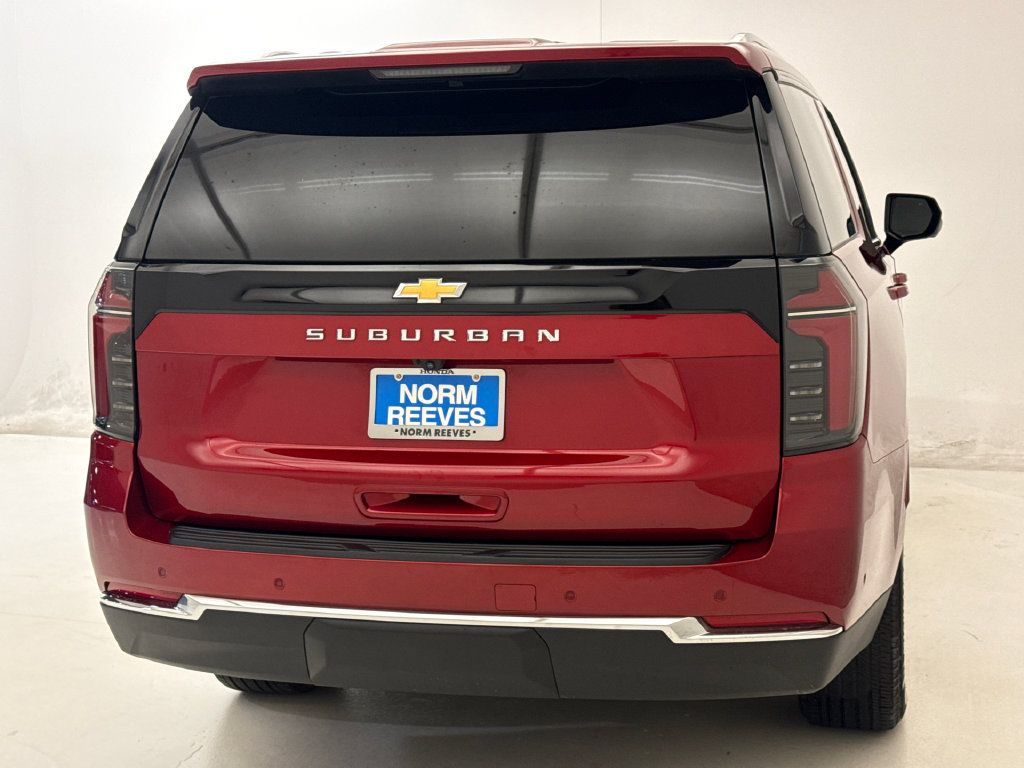 Used 2025 Chevrolet Suburban LS RWD image 9