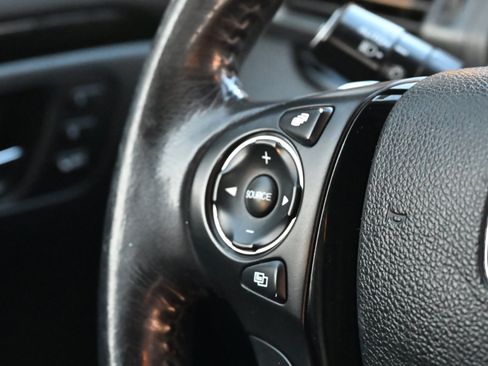 Used 2017 Honda Pilot Touring image 23