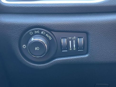 New 2026 Chrysler Pacifica Select FWD image 26