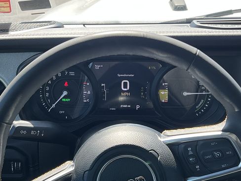 Used 2024 Jeep Wrangler Unlimited Sahara AWD/4WD image 20