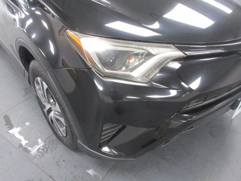 Used 2018 Toyota RAV4 LE w/ All Weather Liner Package AWD/4WD image 10
