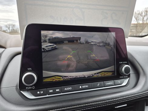 Used 2023 Nissan Rogue S AWD/4WD image 27