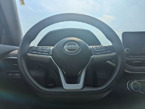 Used 2025 Nissan Altima 2.5 SV image 21