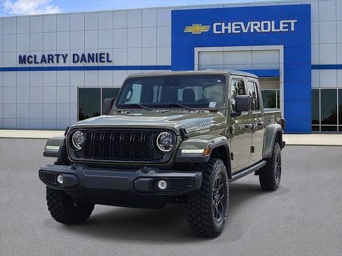 Used 2025 Jeep Gladiator Sport AWD/4WD image 2