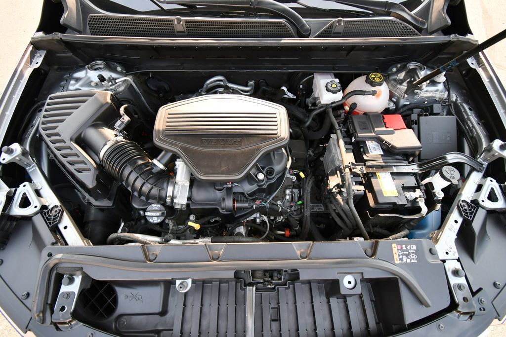 Used 2023 GMC Acadia SLT AWD/4WD image 13