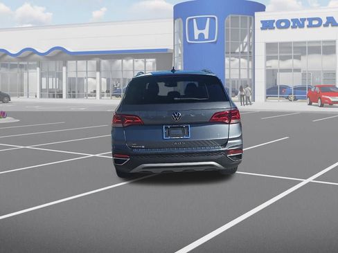 Used 2023 Volkswagen Taos SE w/ Panoramic Sunroof Package image 7