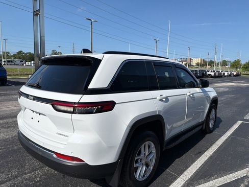 Used 2024 Jeep Grand Cherokee Laredo X w/ Luxury Tech Group I RWD image 5