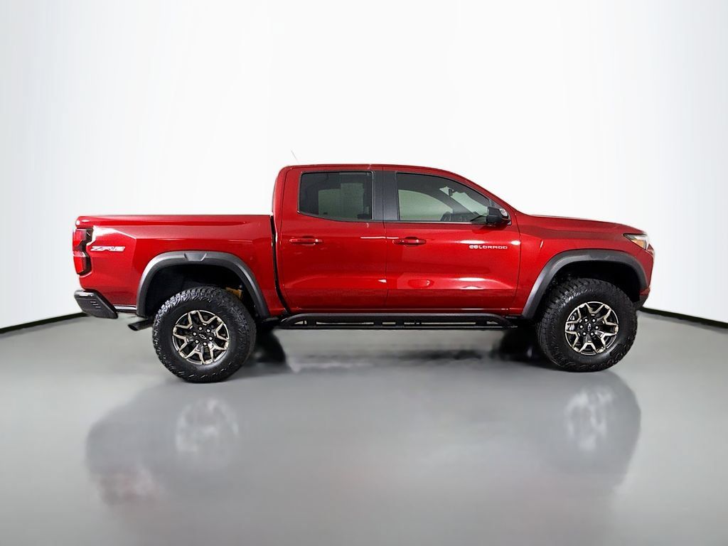 Used 2024 Chevrolet Colorado ZR2 w/ ZR2 Convenience Package III AWD/4WD image 8