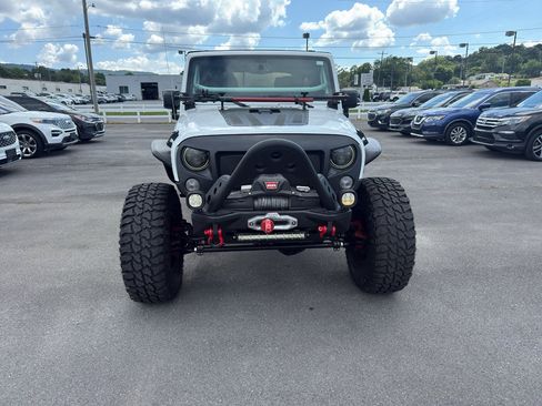 Used 2015 Jeep Wrangler Unlimited Sahara w/ Dual Top Group AWD/4WD image 8