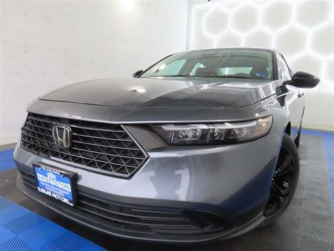 Used 2025 Honda Accord SE image 1