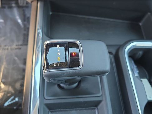 Used 2024 GMC Sierra 1500 SLT w/ SLT Premium Plus Package image 31