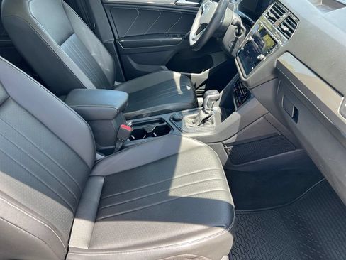 Used 2022 Volkswagen Tiguan SE AWD/4WD image 7