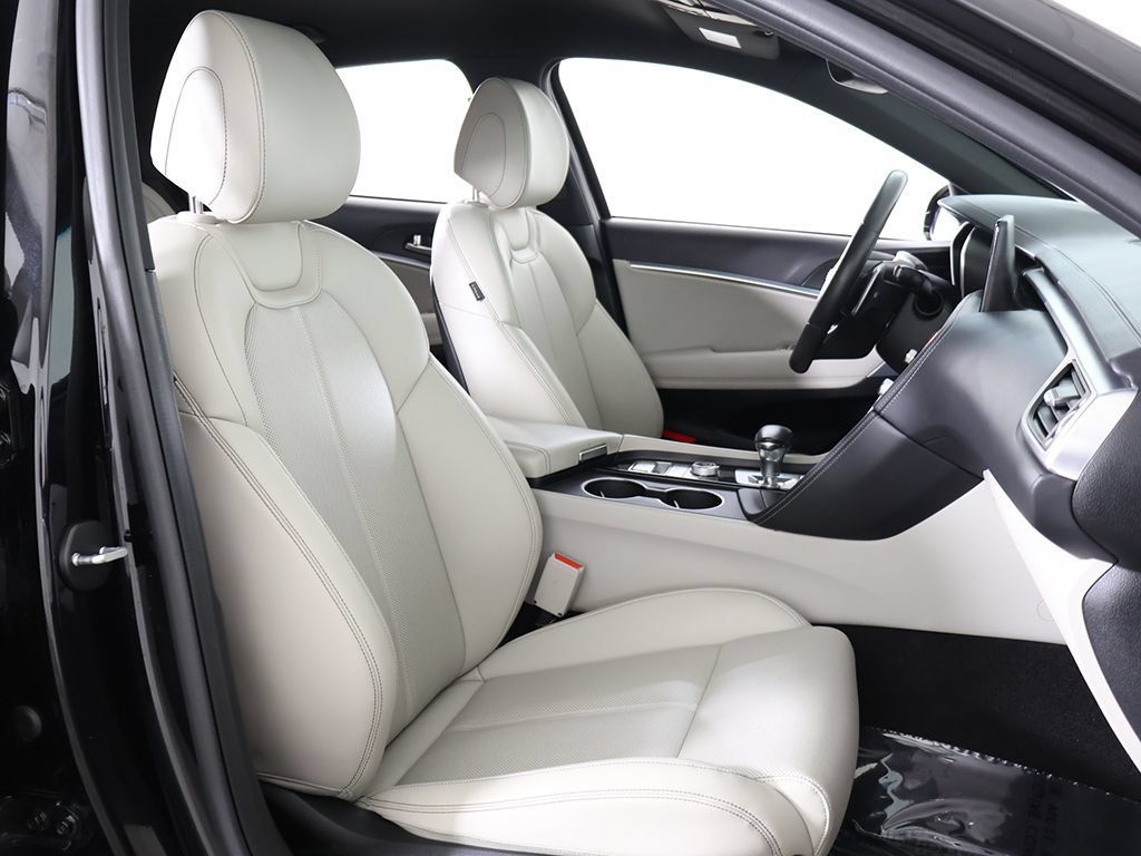 Used 2023 Genesis G70 2.0T AWD/4WD image 29