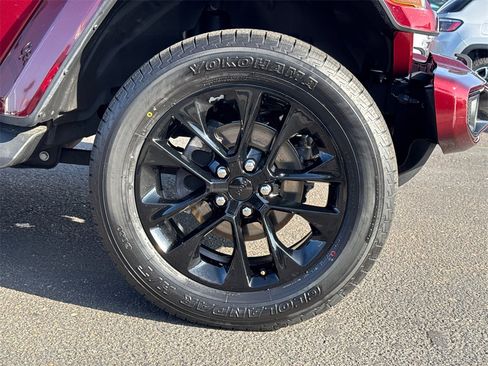 Used 2021 Jeep Wrangler Unlimited Sahara image 7