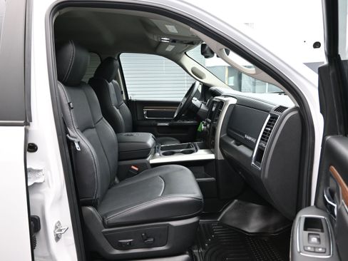 Used 2018 RAM 1500 Laramie RWD image 13