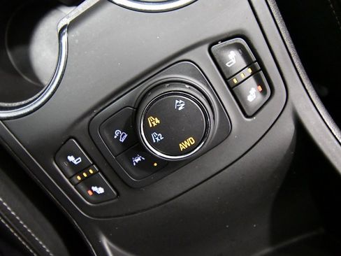 Used 2024 GMC Terrain SLT image 28