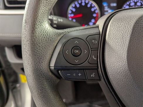 Used 2022 Toyota RAV4 LE image 21