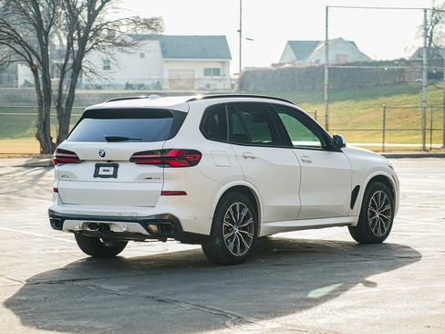 Used 2024 BMW X5 xDrive40i w/ M Sport Package image 5