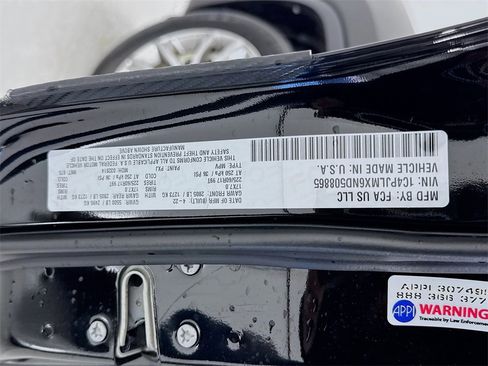 Used 2022 Jeep Cherokee Latitude Lux w/ Sun & Sound Group image 43