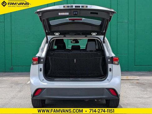 Used 2023 Toyota Highlander XLE FWD image 11