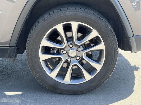 Used 2018 Jeep Grand Cherokee Limited w/ Luxury Group II AWD/4WD image 13