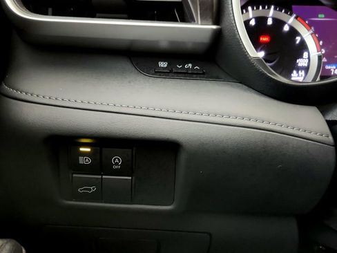 Used 2023 Toyota Highlander XLE AWD/4WD image 34