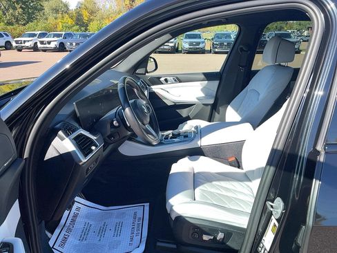 Used 2025 BMW X5 M60i w/ Climate Comfort Package image 9