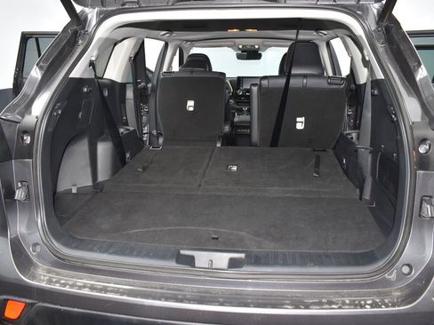 Used 2021 Toyota Highlander XLE image 17