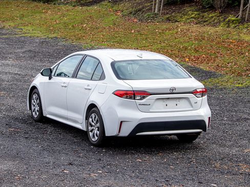 Used 2021 Toyota Corolla LE image 6