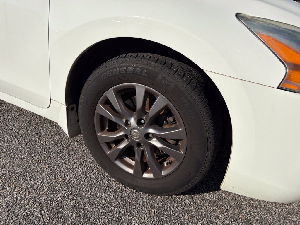 Used 2015 Nissan Altima 2.5 S w/ Sport Value Package FWD image 4