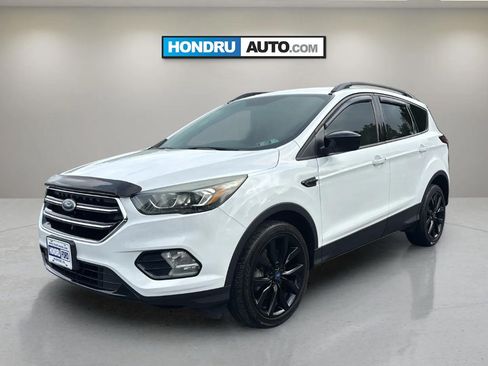 Used 2017 Ford Escape SE w/ SE Sport Appearance Package AWD/4WD image 1